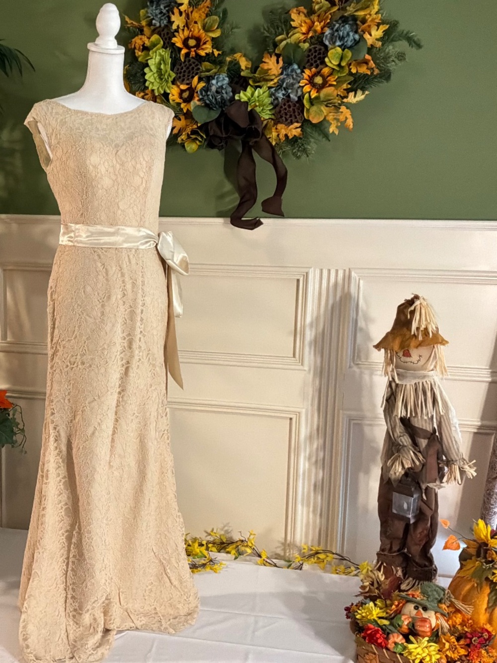 Long vintage retro style lace dress